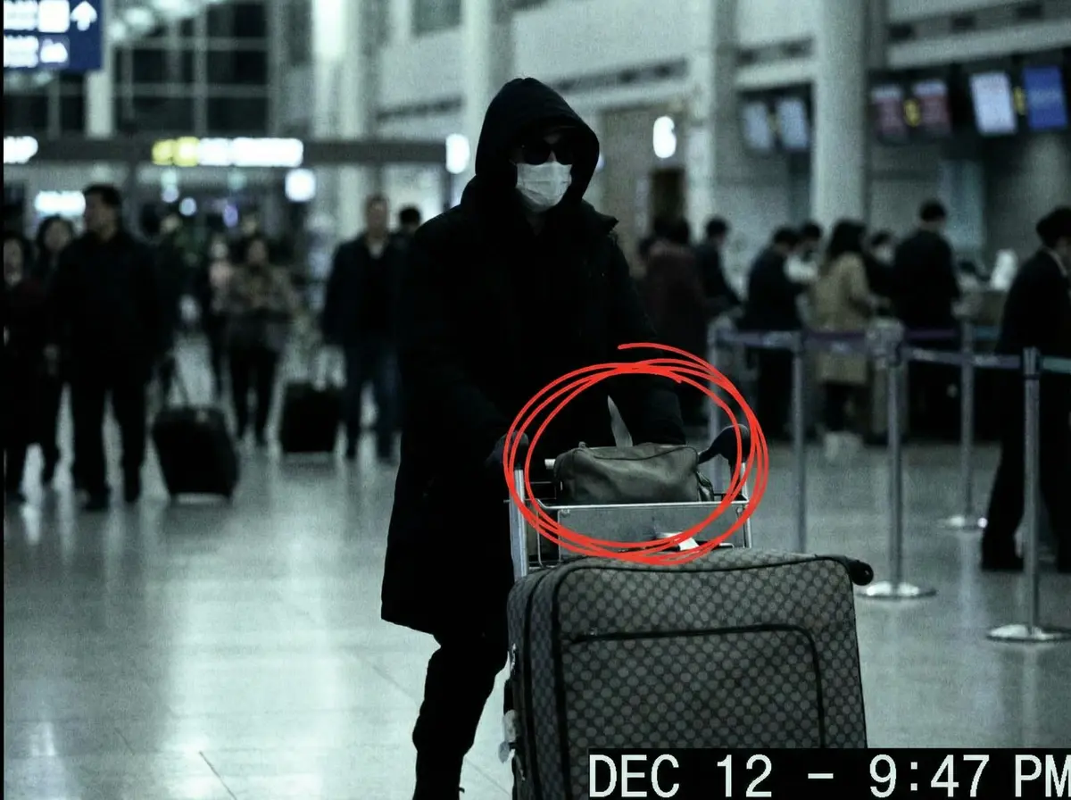 视频吃瓜 机场偷拍 - 神秘礼物袋引发猜测